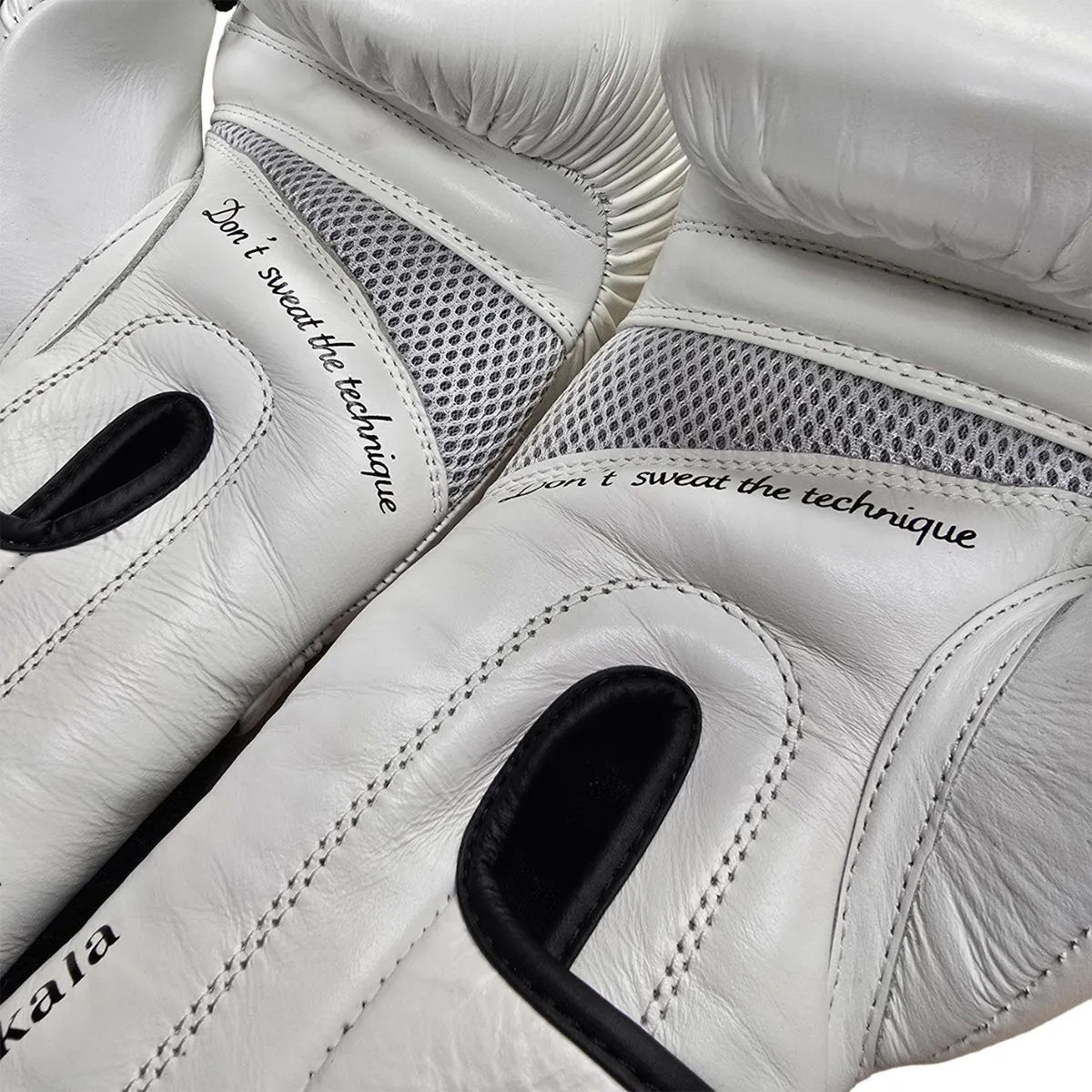Boxing Gloves Akala White Techniques White (Canada)